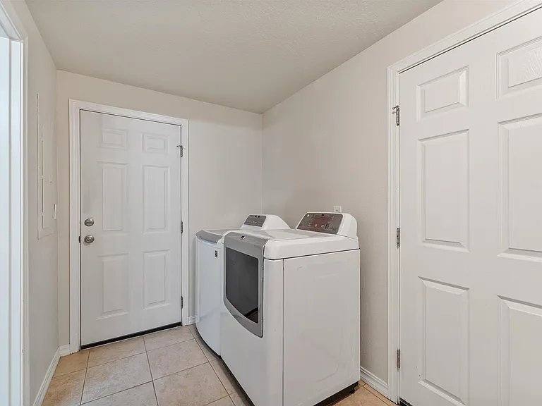 House for rent at 801 S Everett St, Kennewick, WA 99336