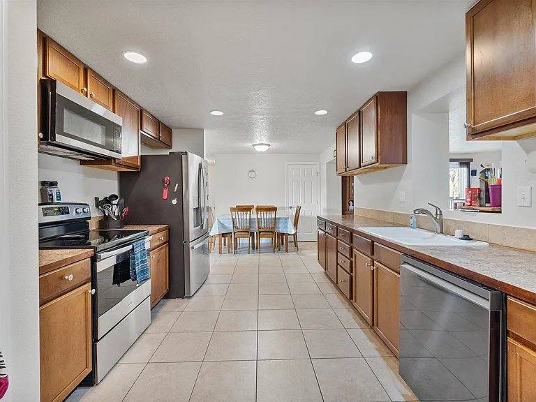 House for rent at 801 S Everett St, Kennewick, WA 99336