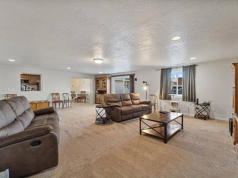 House for rent at 801 S Everett St, Kennewick, WA 99336