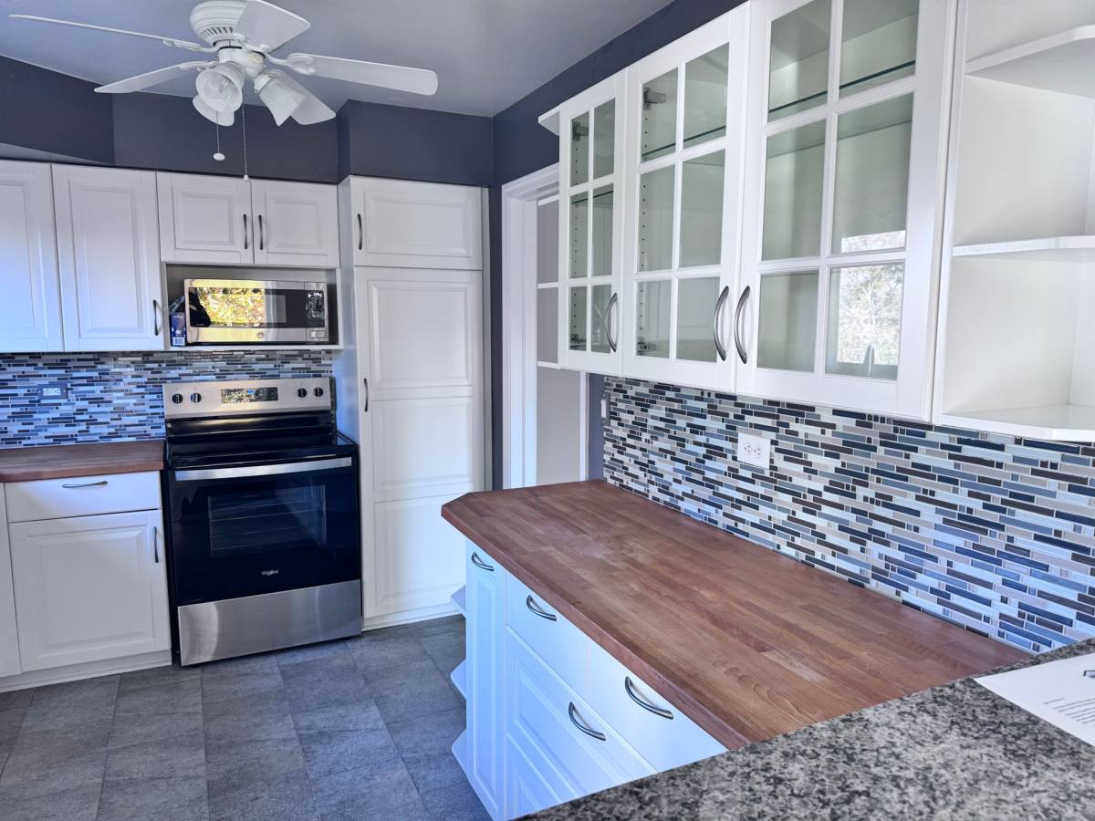 Condo for rent at 121 S Vail Ave, Arlington Heights, IL 60005