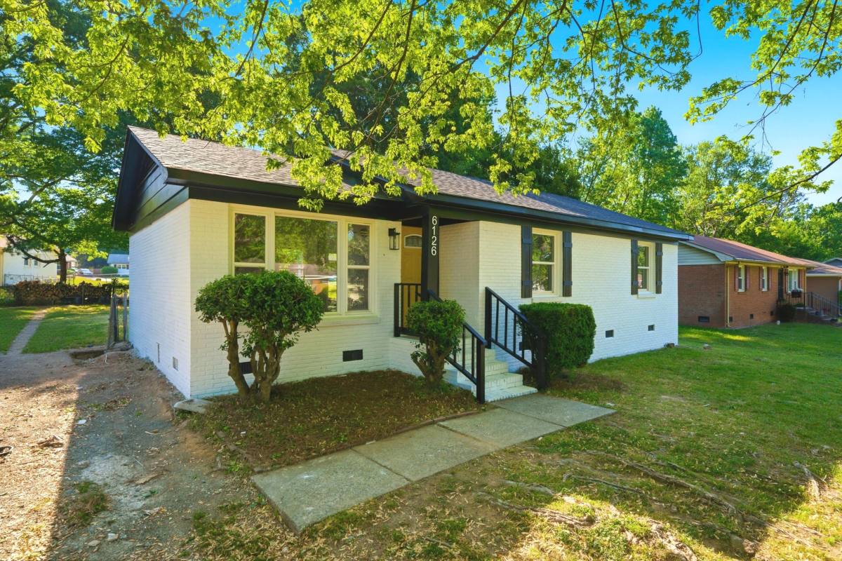 House for rent at 6126 Amberly Lane, Charlotte, NC 28213