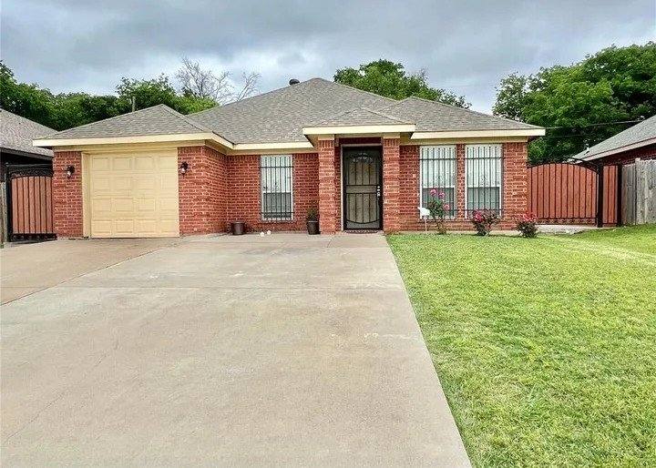 House for rent at 1408 California Parkway N, Fort Worth, TX 76115