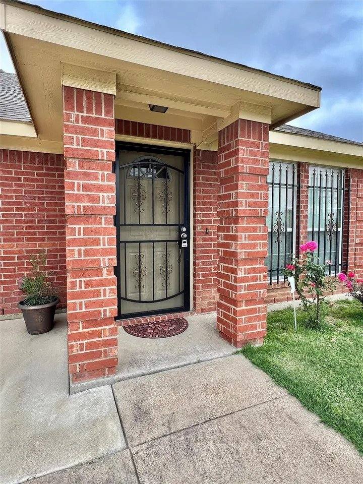 House for rent at 1408 California Parkway N, Fort Worth, TX 76115