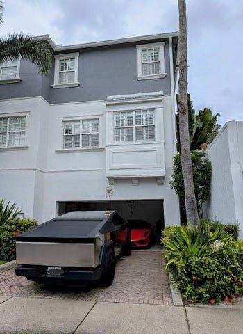 Townhouse for rent at 290 NE 5th Ave, Delray Beach, FL 33483
