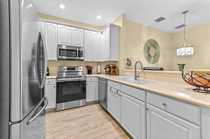 Apartment for rent at 3043 Grandiflora Dr, Lake Worth, FL 33467