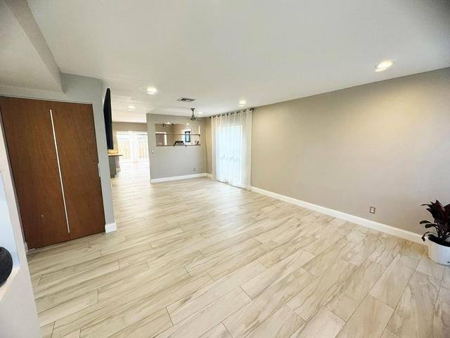 Townhouse for rent at 321 Sandtree Dr, West Palm Beach, FL 33403