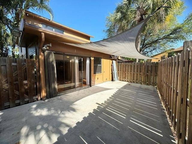 Townhouse for rent at 321 Sandtree Dr, West Palm Beach, FL 33403