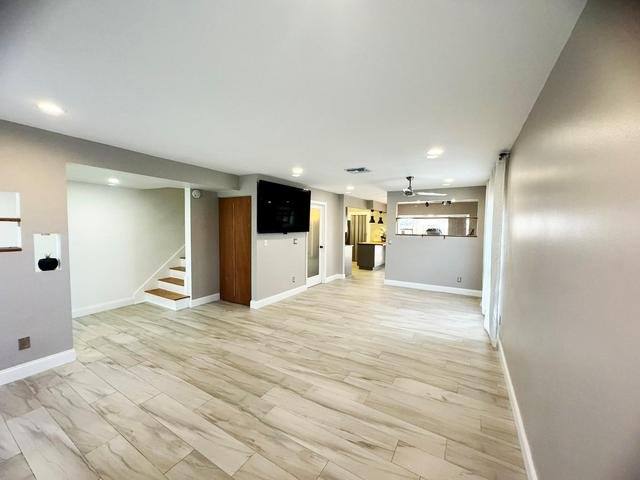 Townhouse for rent at 321 Sandtree Dr, West Palm Beach, FL 33403