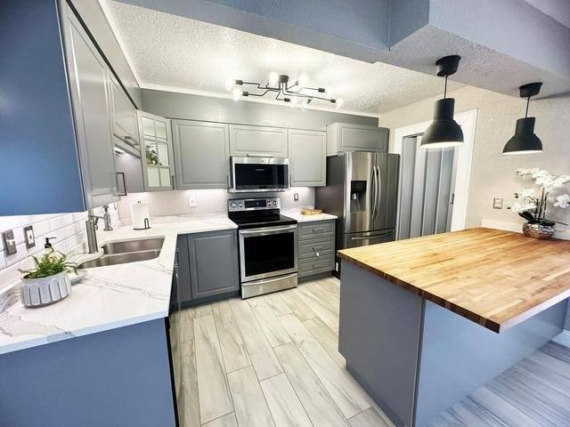 Townhouse for rent at 321 Sandtree Dr, West Palm Beach, FL 33403