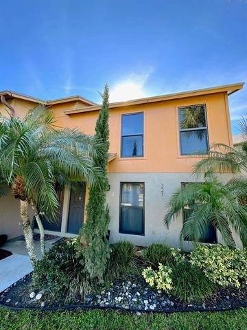 Townhouse for rent at 321 Sandtree Dr, West Palm Beach, FL 33403