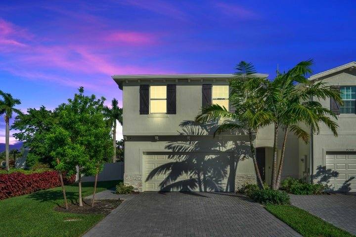 Townhouse for rent at 4246 Lagoon Shore Dr, Lake Worth, FL 33467