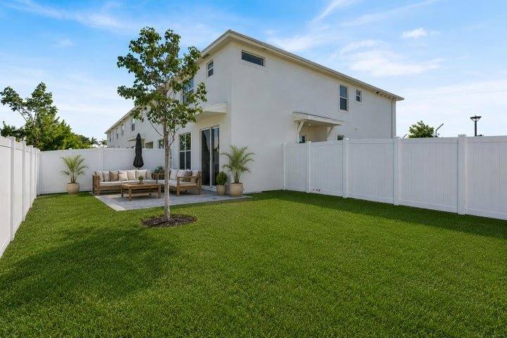 Townhouse for rent at 4246 Lagoon Shore Dr, Lake Worth, FL 33467