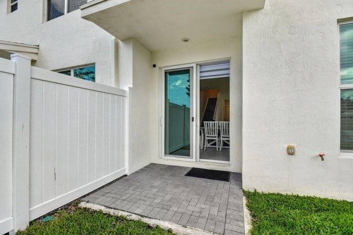 Townhouse for rent at 6933 N Harbours Edge Ave, Lake Worth, FL 33467