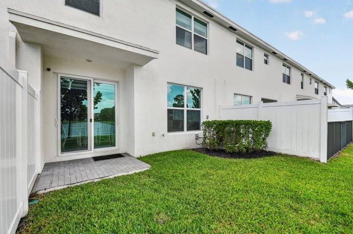 Townhouse for rent at 6933 N Harbours Edge Ave, Lake Worth, FL 33467
