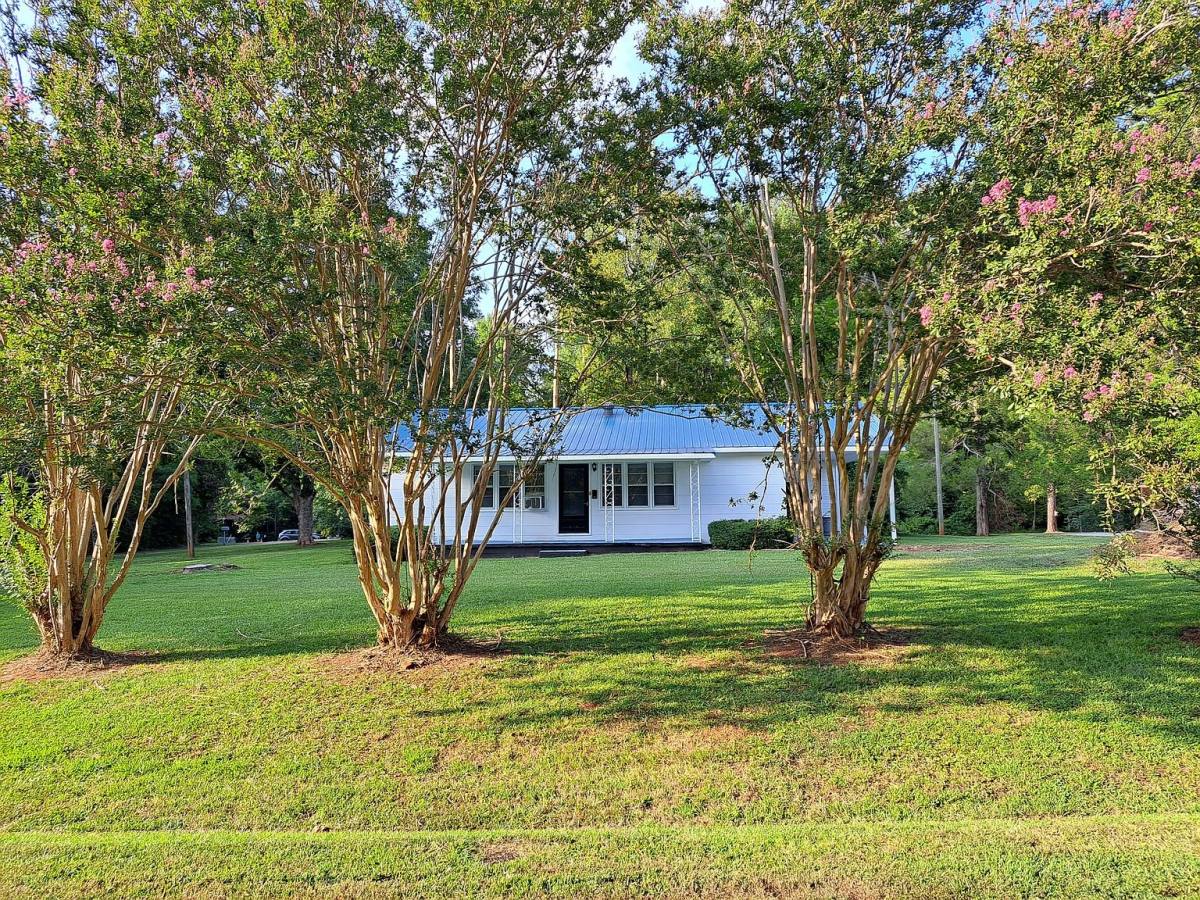 House for rent at 136 Dowtin St, Warrenton, NC 27589