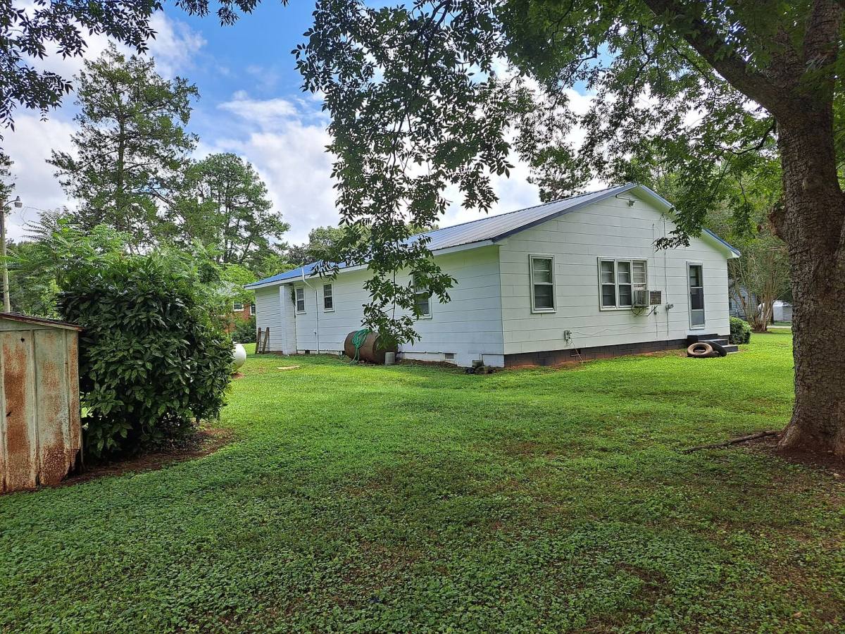 House for rent at 136 Dowtin St, Warrenton, NC 27589