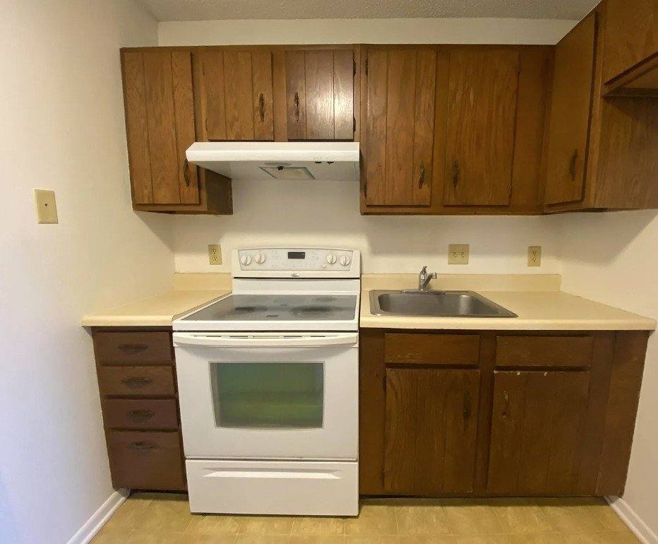 Apartment for rent at 1228 E St #10, Lincoln, NE 68508