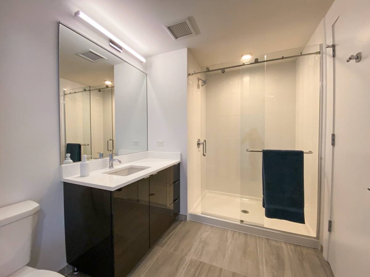 Apartment for rent at 724 W Sheridan Rd, Chicago, IL 60613