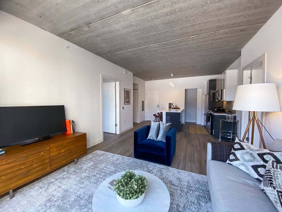 Apartment for rent at 724 W Sheridan Rd, Chicago, IL 60613