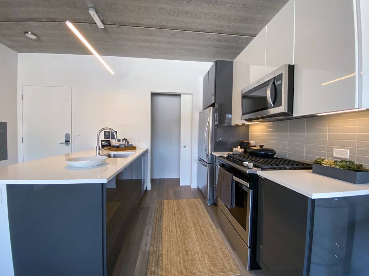 Apartment for rent at 724 W Sheridan Rd, Chicago, IL 60613