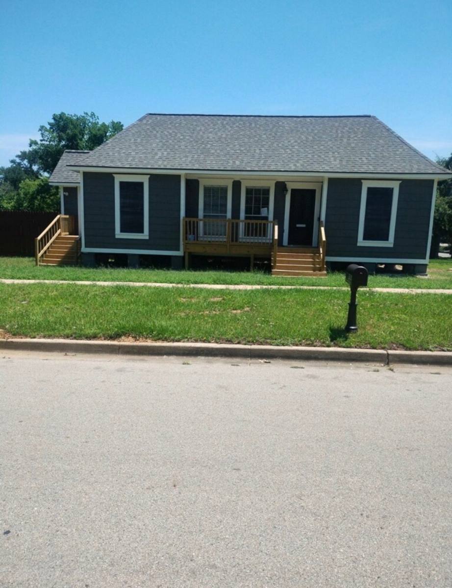 House for rent at 511 N 3rd St, Conroe, TX 77301