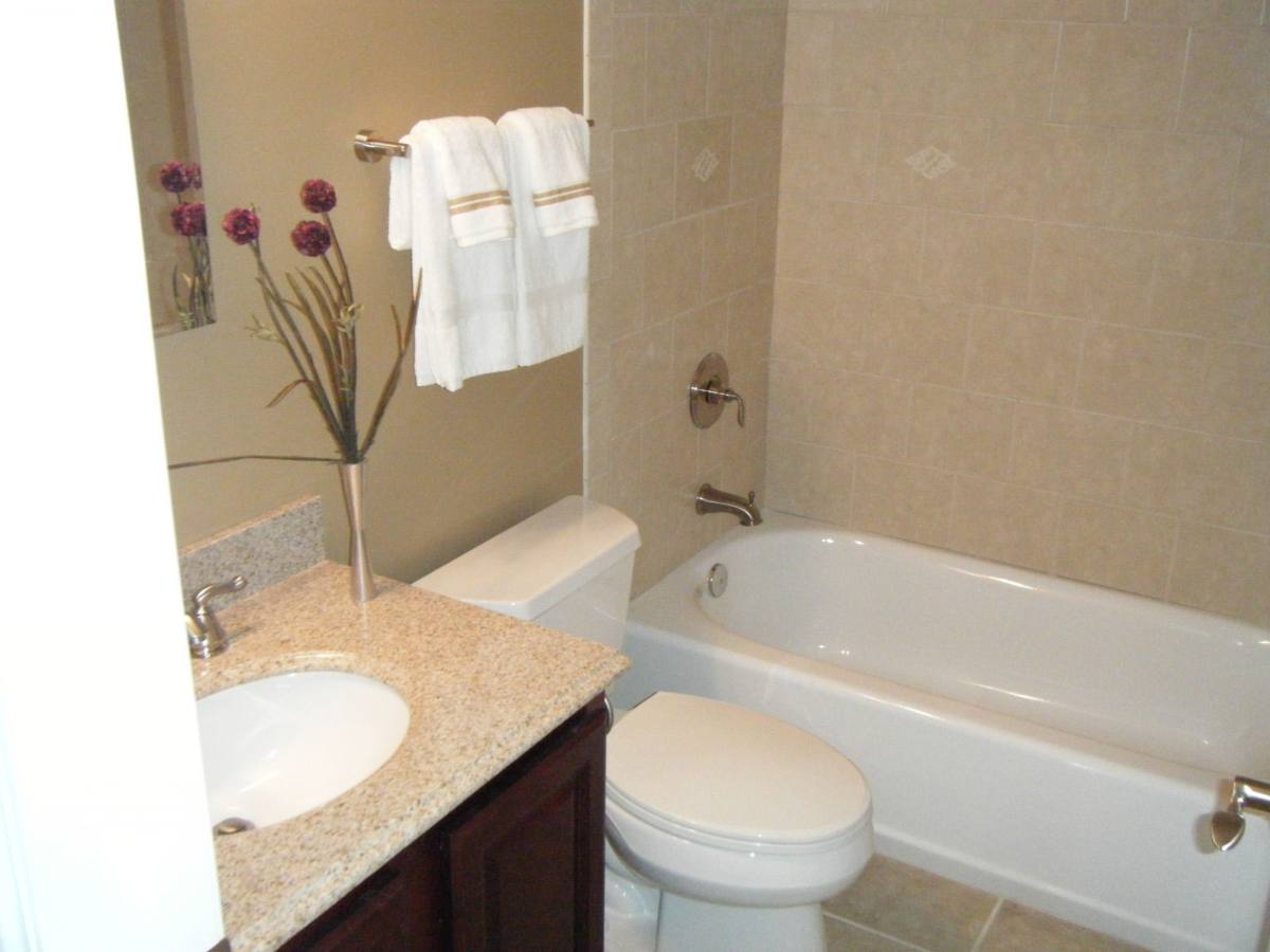 Apartment for rent at 5142 Fairview Ave #7, Downers Grove, IL 60515
