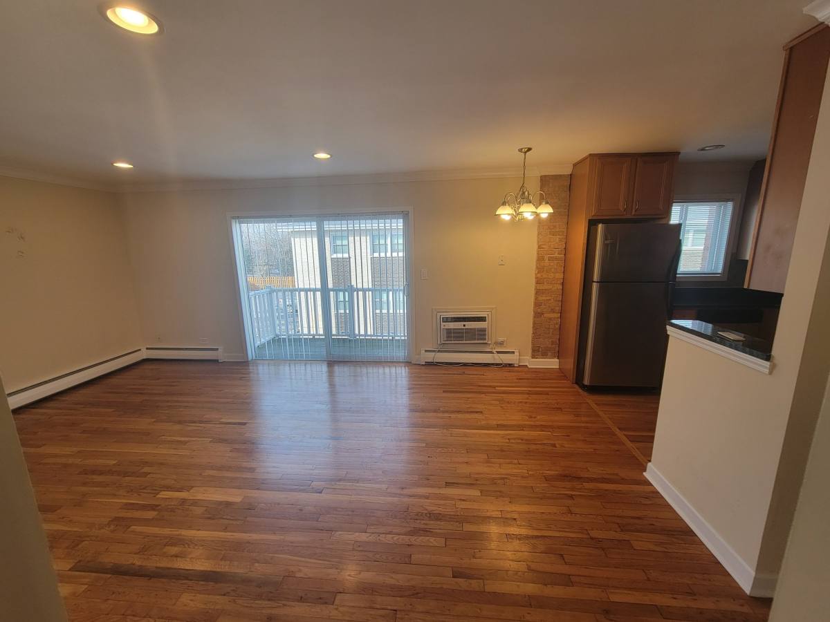 Apartment for rent at 5142 Fairview Ave #7, Downers Grove, IL 60515