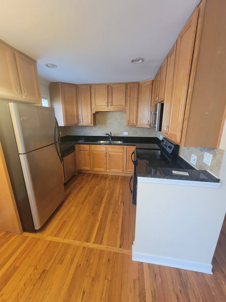 Apartment for rent at 5142 Fairview Ave #7, Downers Grove, IL 60515
