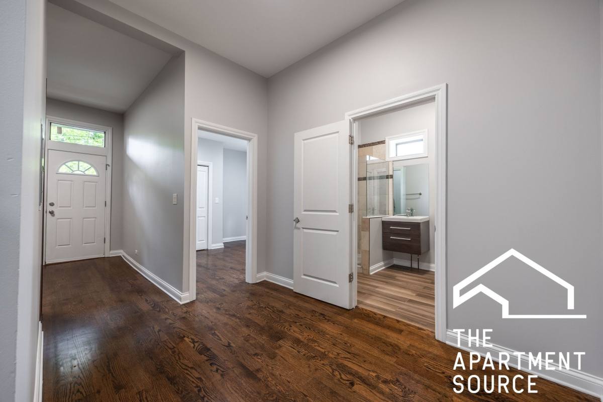 Apartment for rent at 1756 W Montrose Ave #1, Chicago, IL 60613