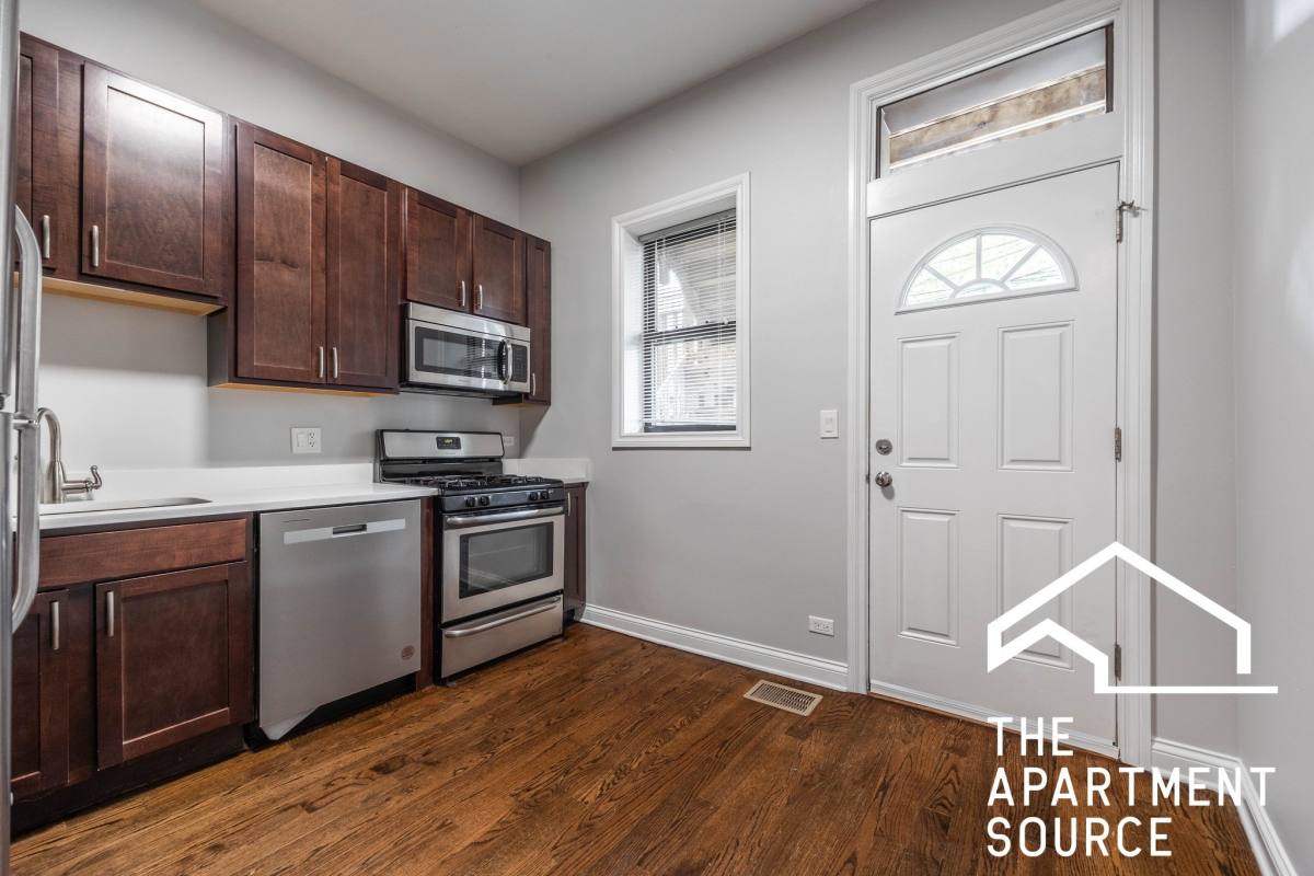 Apartment for rent at 1756 W Montrose Ave #1, Chicago, IL 60613