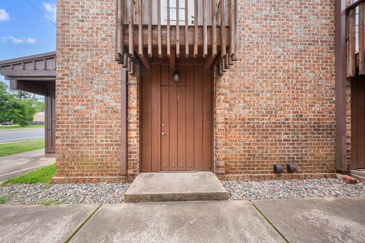 Townhouse for rent at 208 E Starr Ave #1, Nacogdoches, TX 75961