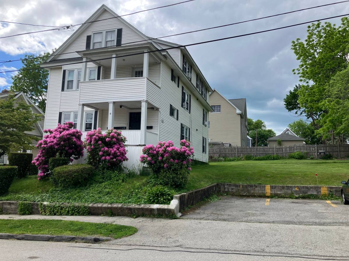 Apartment for rent at 4 Loring St #1, Worcester, MA 01606