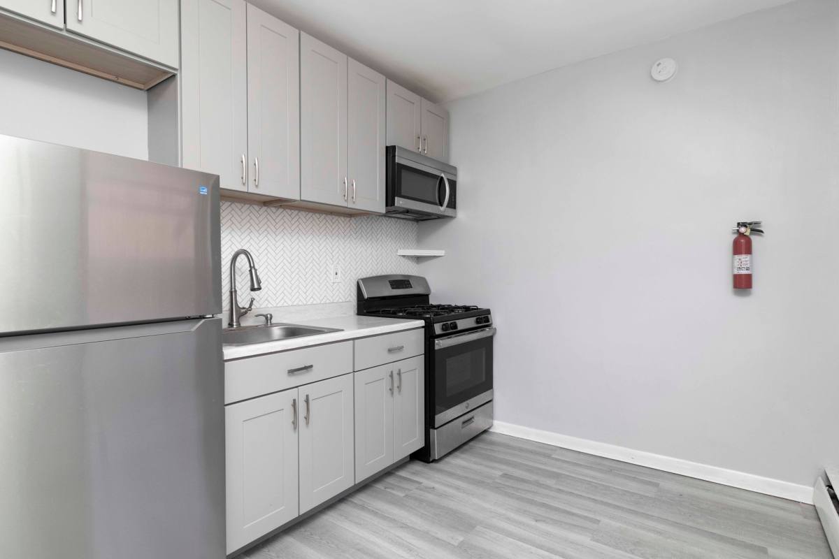 Apartment for rent at 712-718 E Main St #3A, Maple Shade, NJ 08052