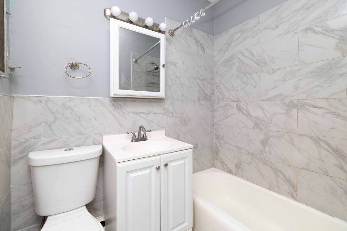 Apartment for rent at 712-718 E Main St #3A, Maple Shade, NJ 08052