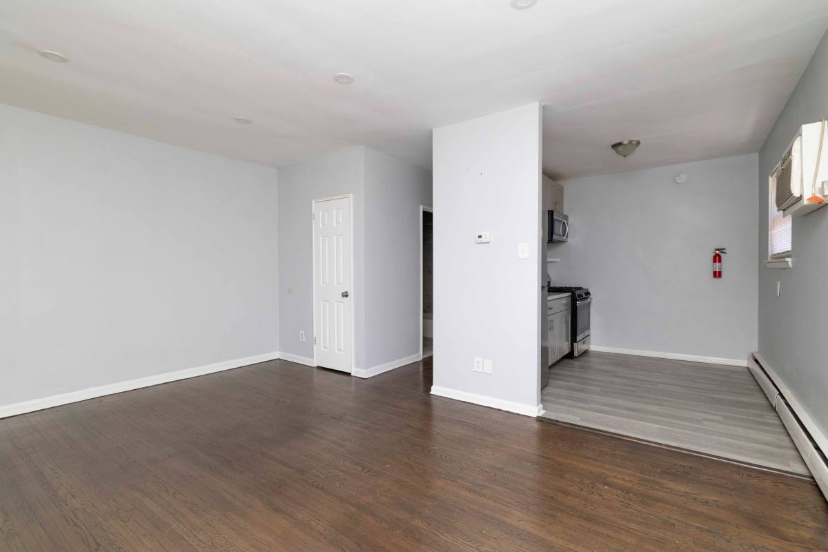 Apartment for rent at 712-718 E Main St #3A, Maple Shade, NJ 08052