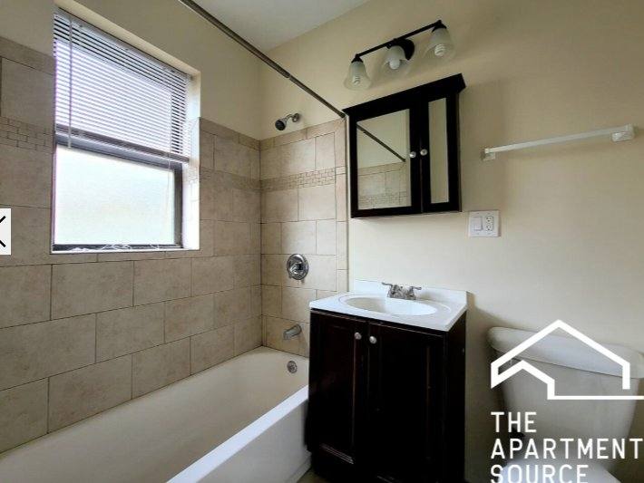 Apartment for rent at 3726 N Pine Grove Ave #E1, Chicago, IL 60613
