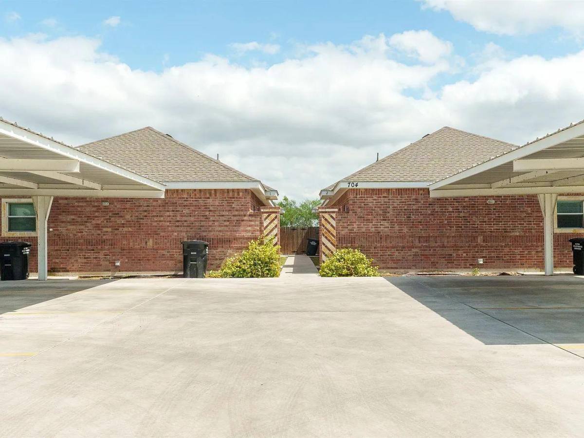Apartment for rent at 704 S Linda St #4, Mission, TX 78573