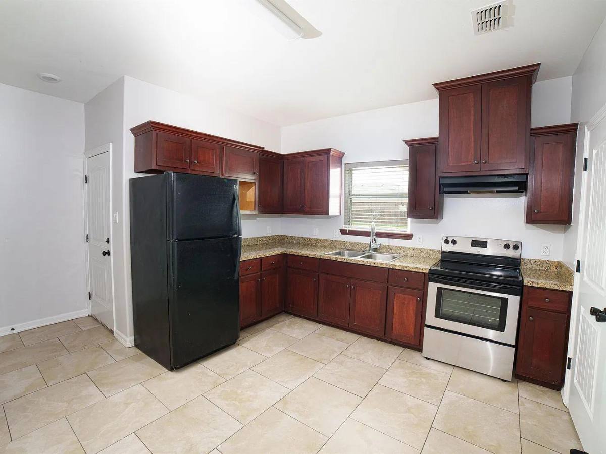 Apartment for rent at 704 S Linda St #4, Mission, TX 78573