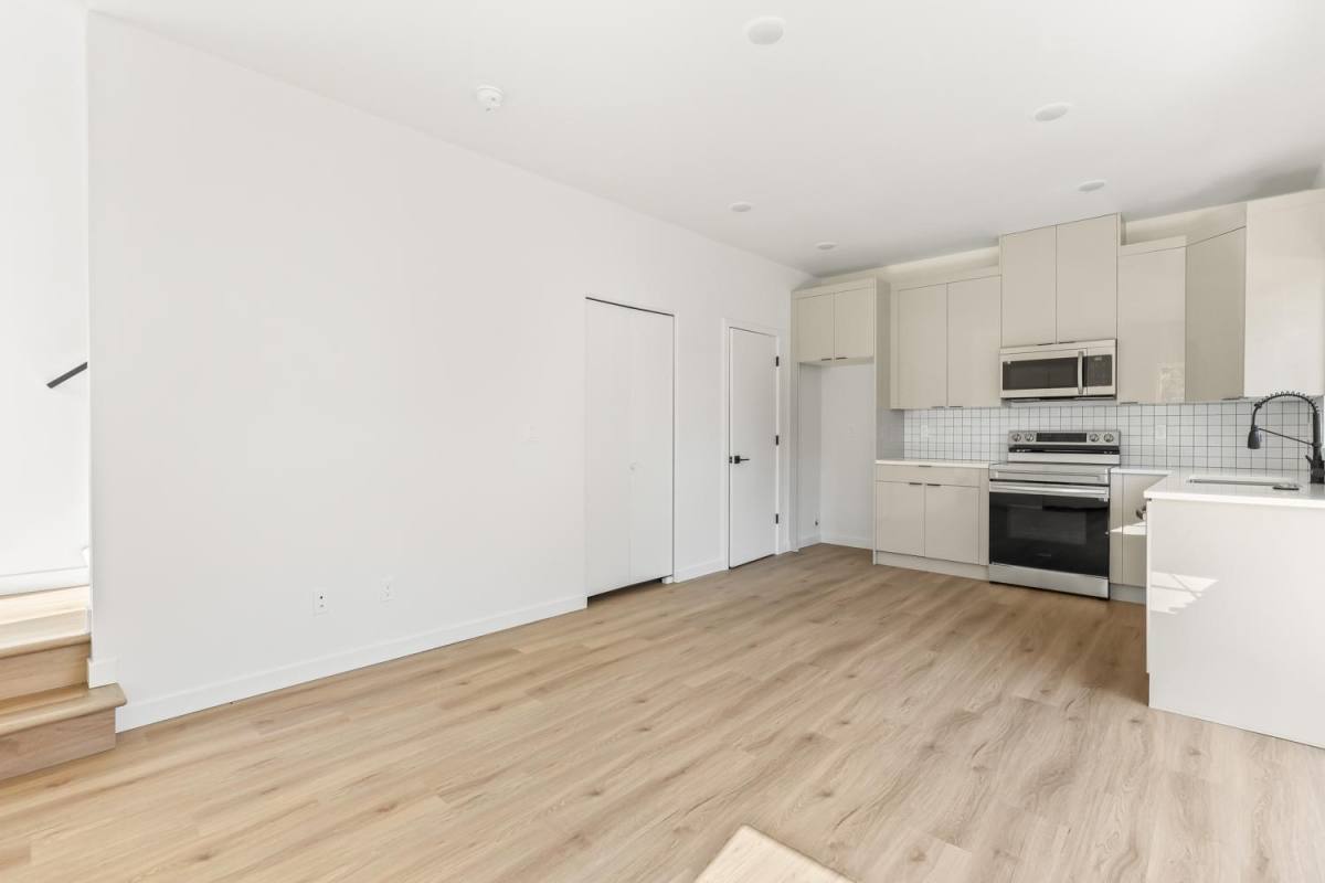 Apartment for rent at 7007 NE 8th, Portland, OR 97211
