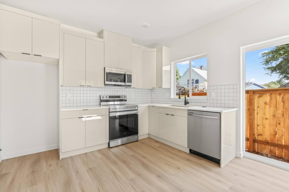 Apartment for rent at 7007 NE 8th, Portland, OR 97211