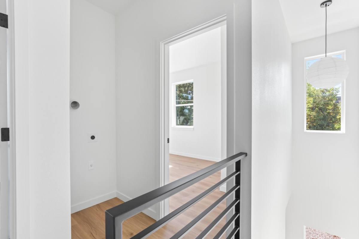Apartment for rent at 7007 NE 8th, Portland, OR 97211