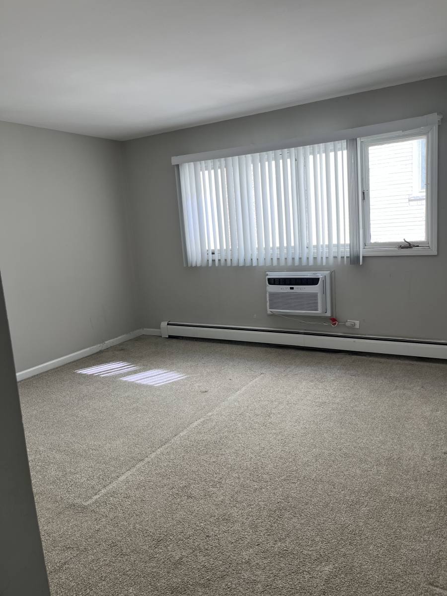 Apartment for rent at 1425 Ashland Ave #303, Des Plaines, IL 60016