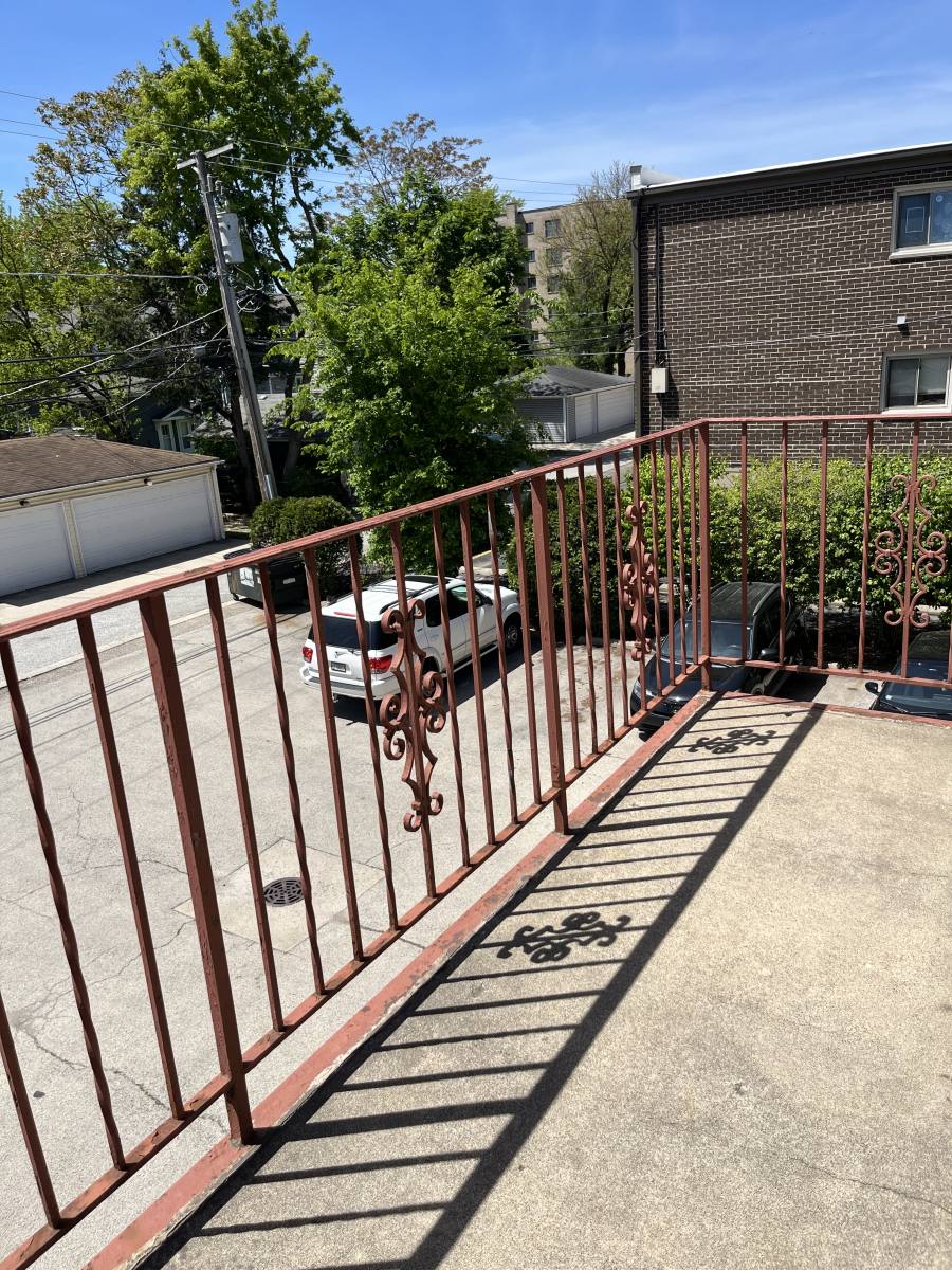 Apartment for rent at 1425 Ashland Ave #303, Des Plaines, IL 60016