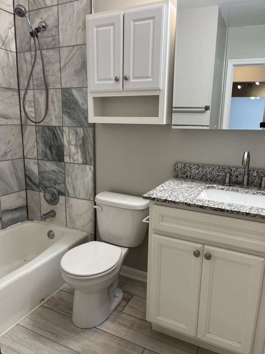 Apartment for rent at 1425 Ashland Ave #303, Des Plaines, IL 60016