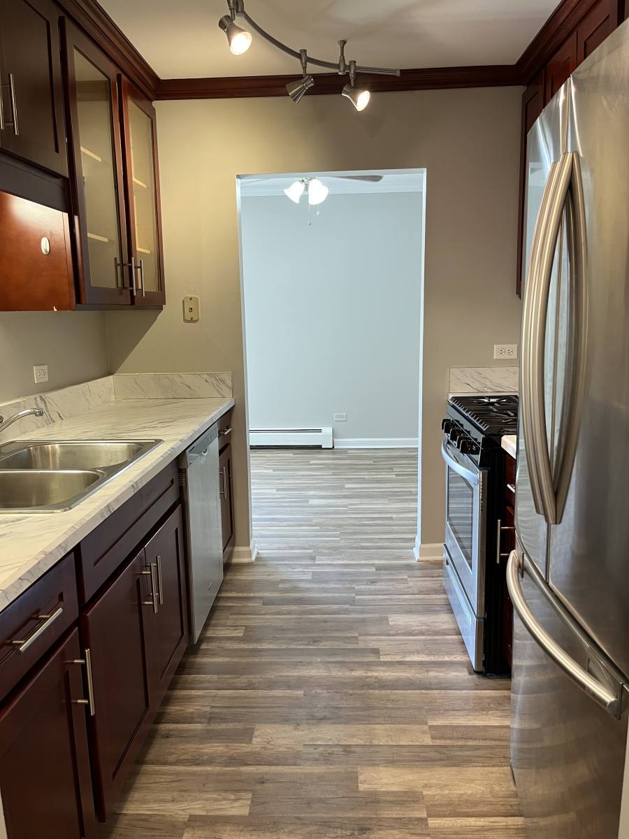 Apartment for rent at 1425 Ashland Ave #303, Des Plaines, IL 60016