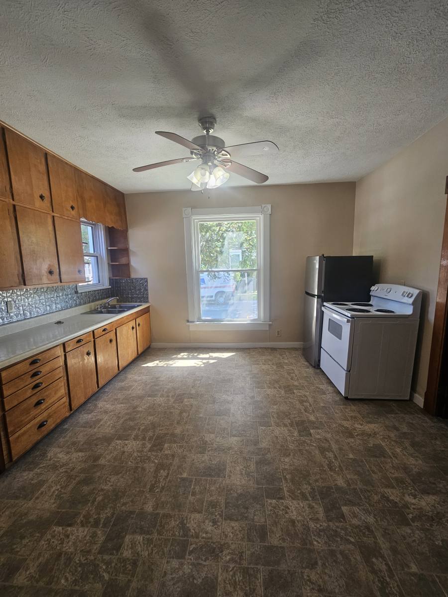 Townhouse for rent at 244 W Perry St, Tiffin, OH 44883