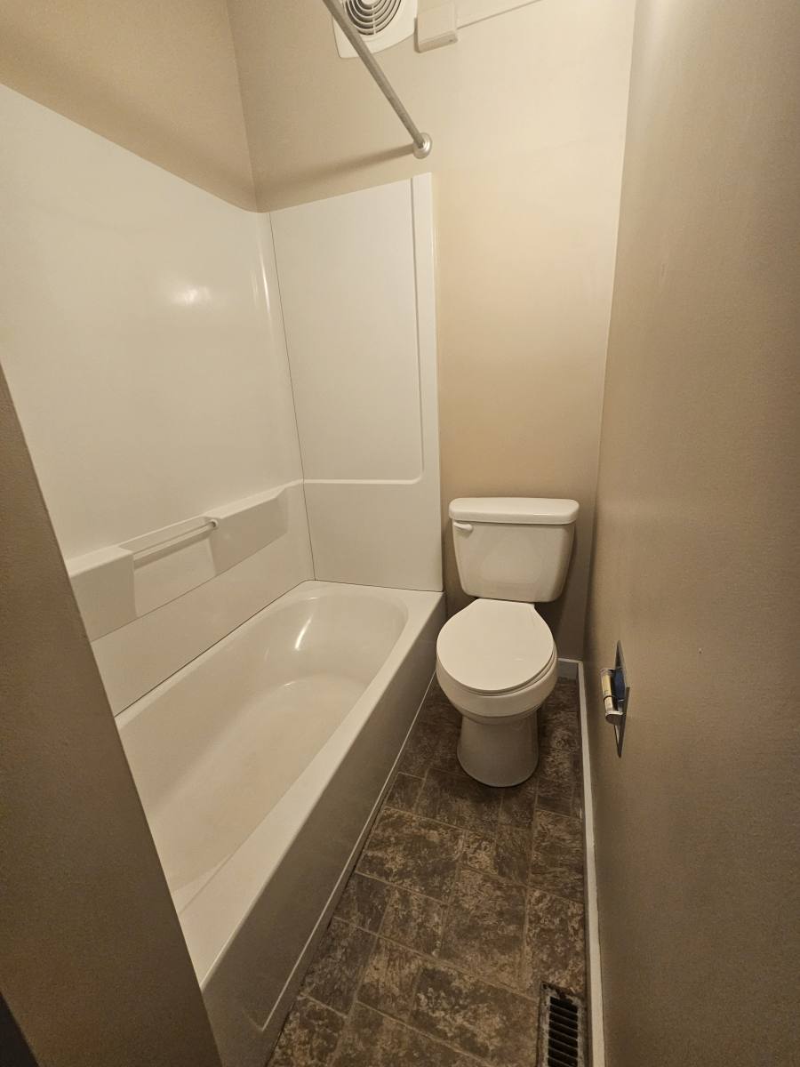 Townhouse for rent at 244 W Perry St, Tiffin, OH 44883