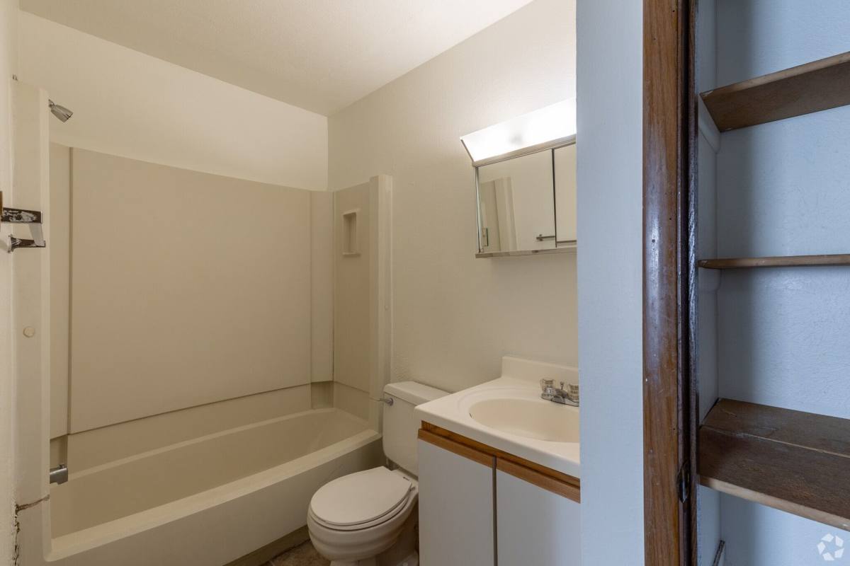 Apartment for rent at Parkside, 1350 Brookview Dr, Toledo, OH 43615