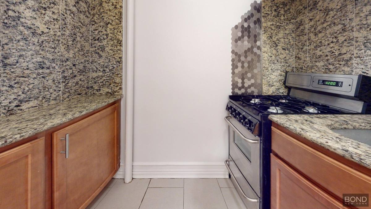 Apartment for rent at 338 E 70th St #3B, New York, NY 10021