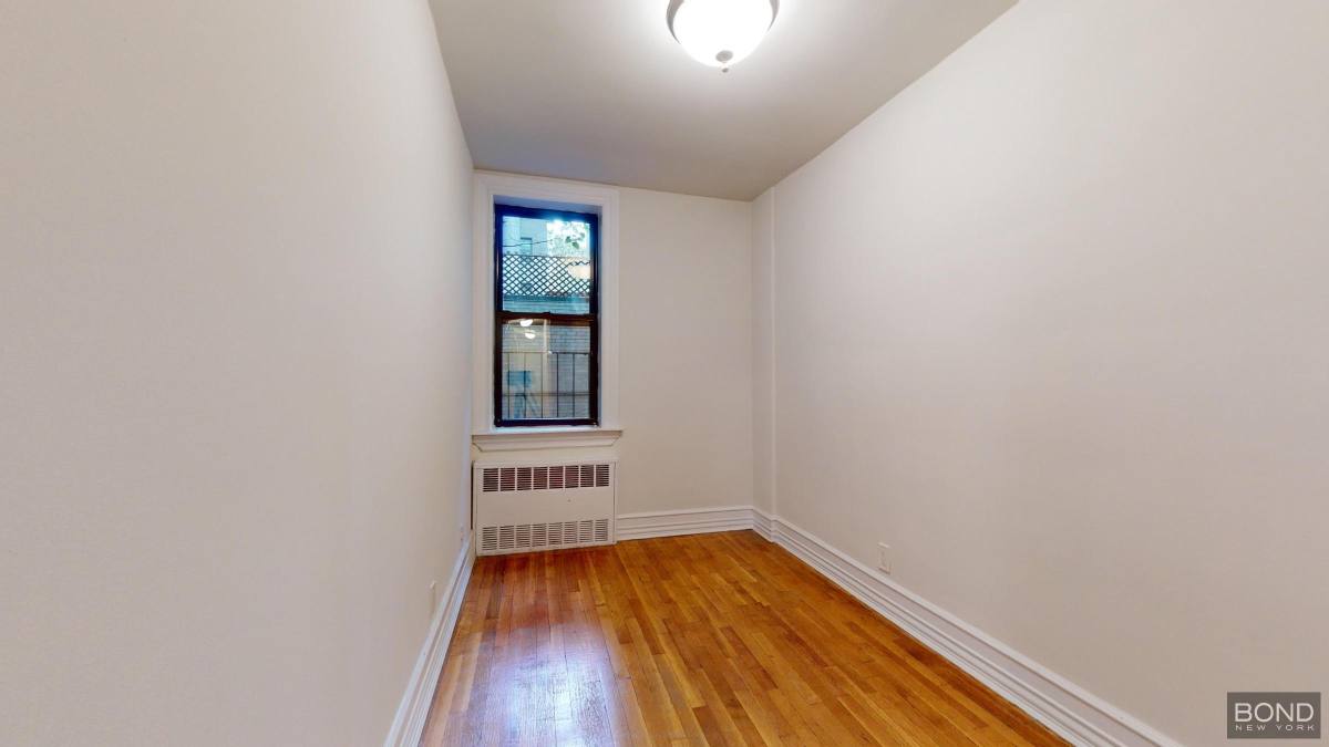 Apartment for rent at 338 E 70th St #3B, New York, NY 10021